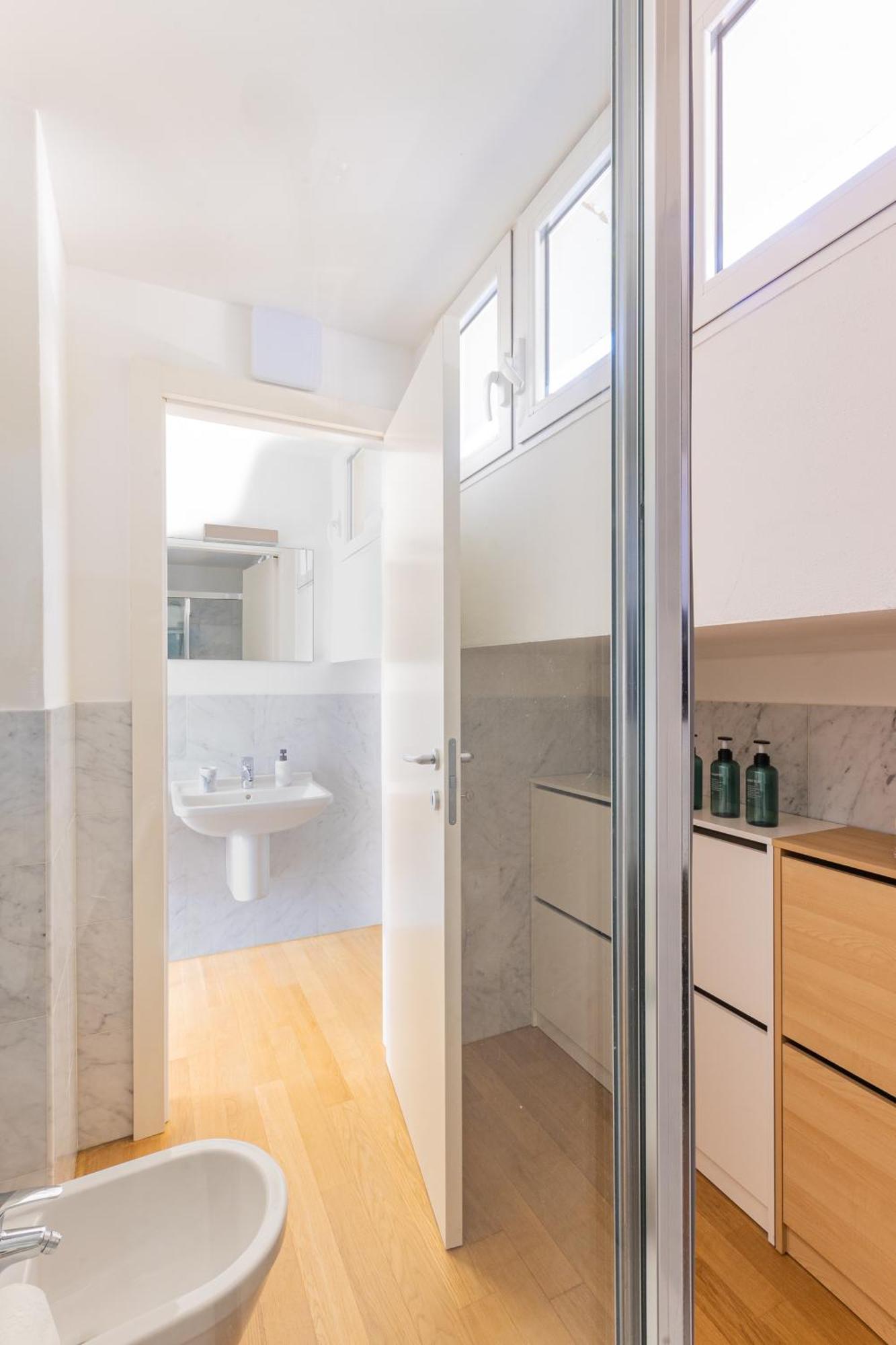 Apartamento Casa Madlen - Bright Attic With Marvelous View Campione dʼItalia Exterior foto