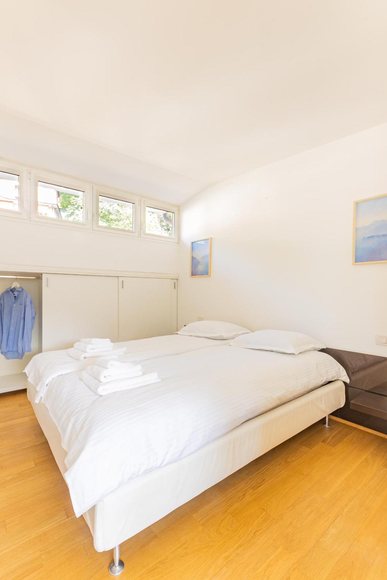 Apartamento Casa Madlen - Bright Attic With Marvelous View Campione dʼItalia Exterior foto