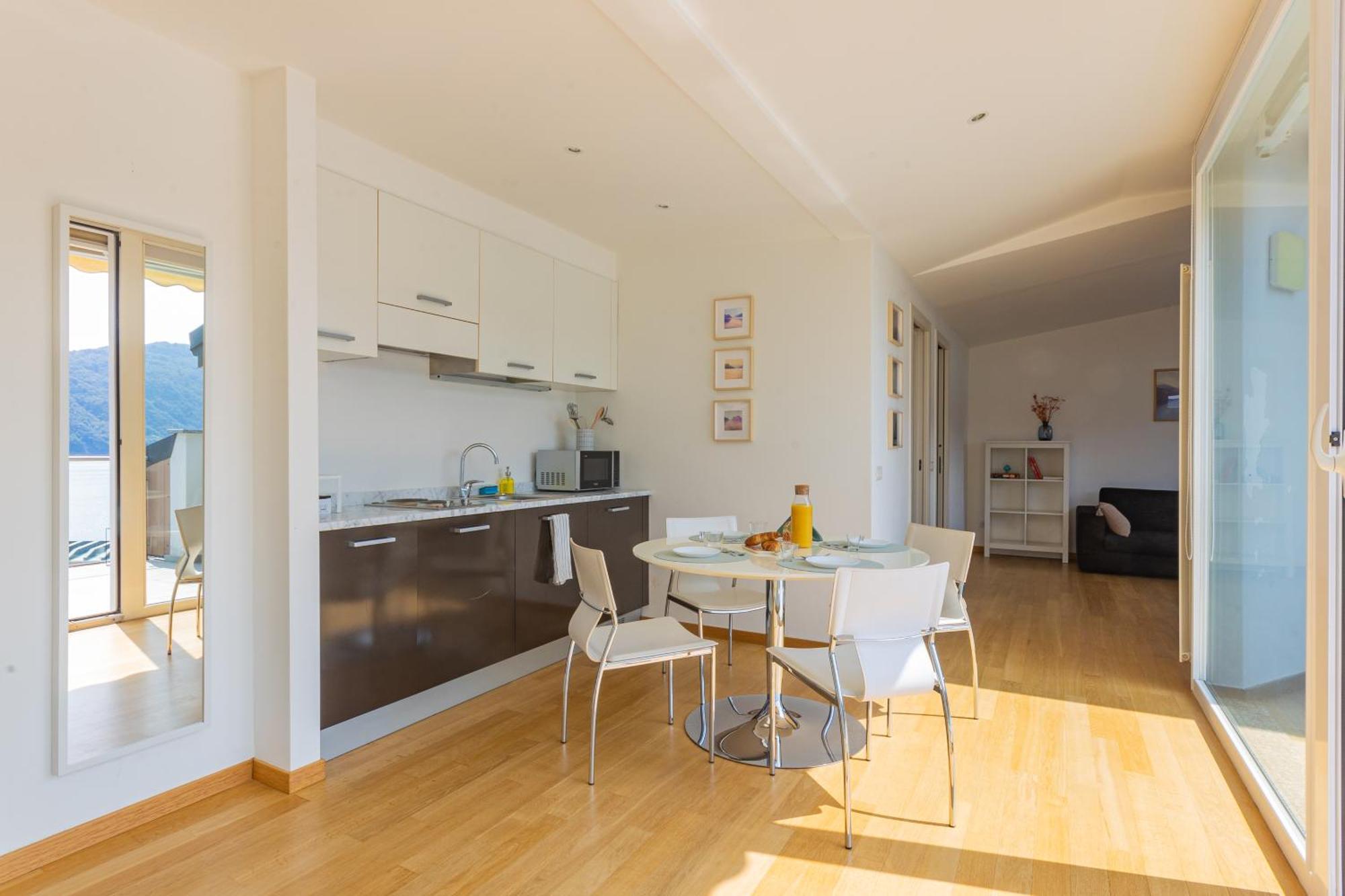 Apartamento Casa Madlen - Bright Attic With Marvelous View Campione dʼItalia Exterior foto